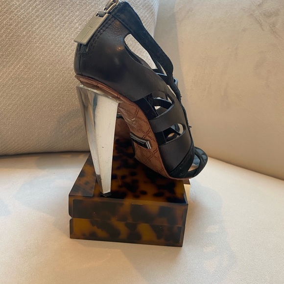 L.A.M.B leather and suede sandals with geometric metal heel. Size 6 - Picture 3 of 9